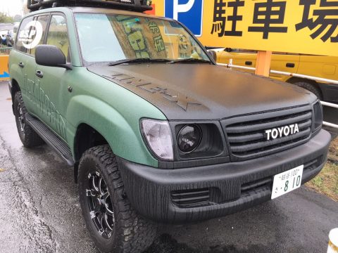 ランクル100　LINE-X　オールペイント　丸目換装　TOYOTAロゴグリル